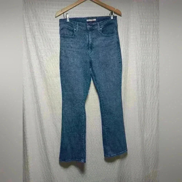 Levi's 725 Highrise boot cut jeans. Ladies  Size 31x30 - Picture 1 of 9